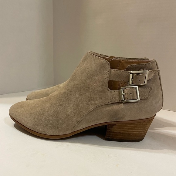 Clarks Artisan Tan Suede Ankle Boots Booties Size 9 1/2 M - Picture 11 of 11